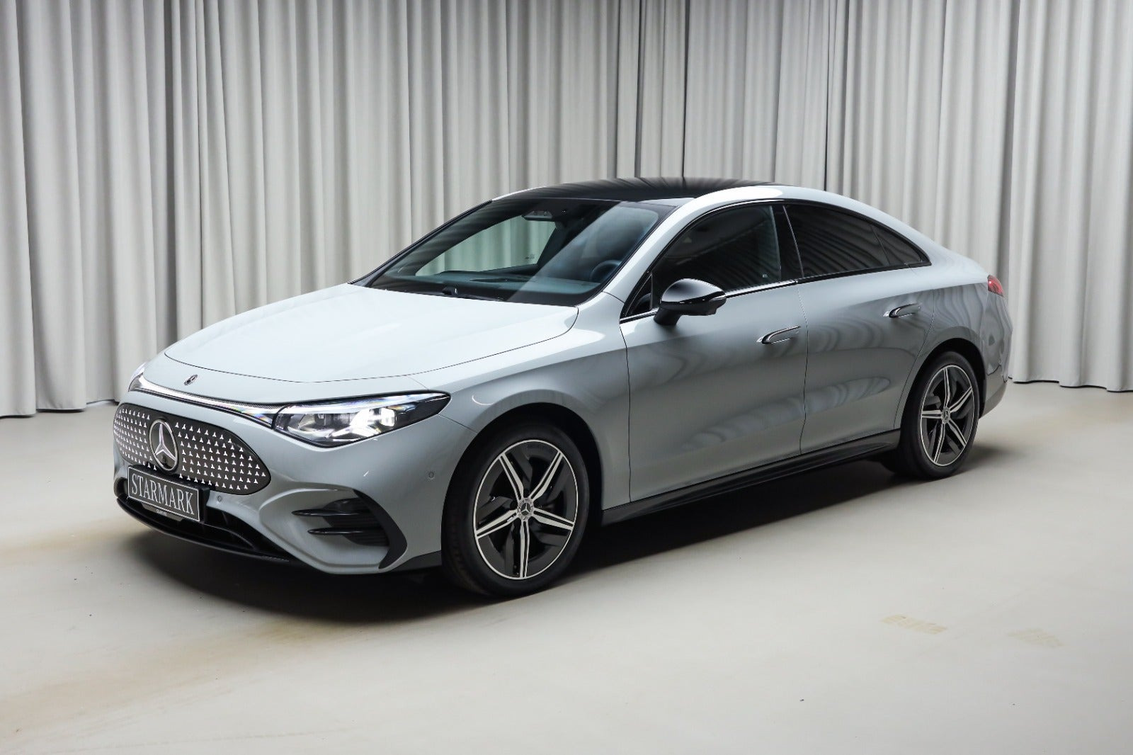 Grå Mercedes CLA250+ fra 2025
