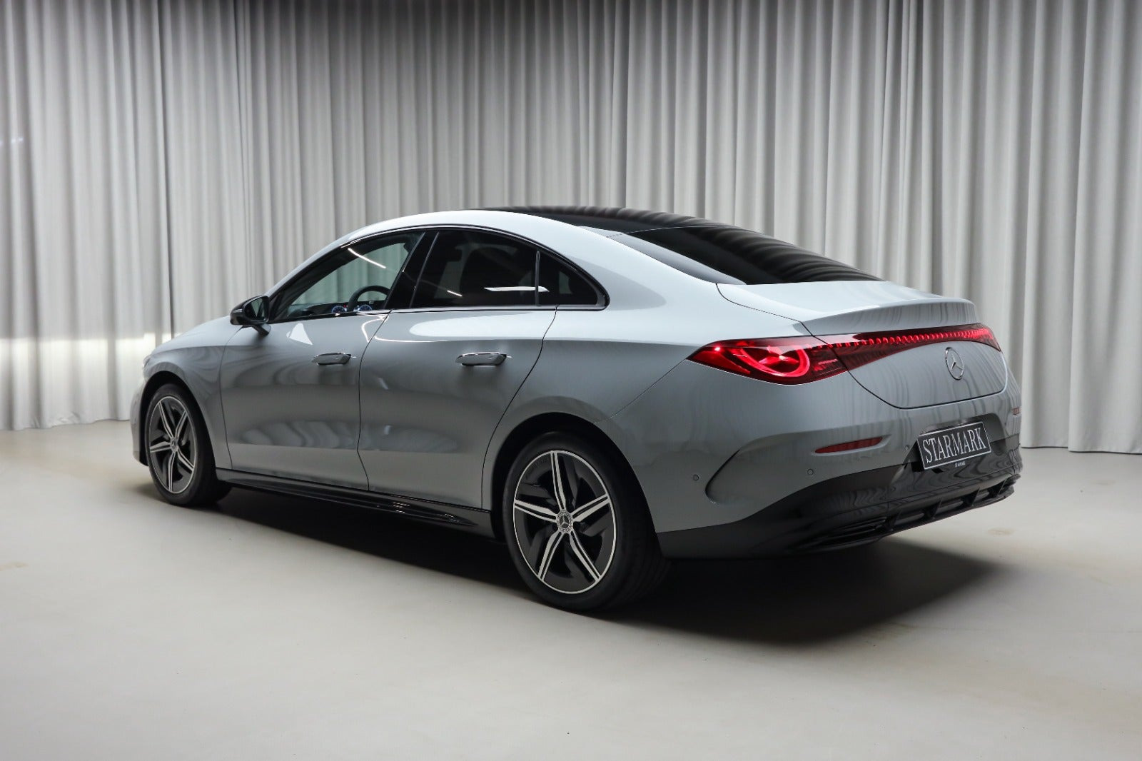 Grå Mercedes CLA250+ fra 2025