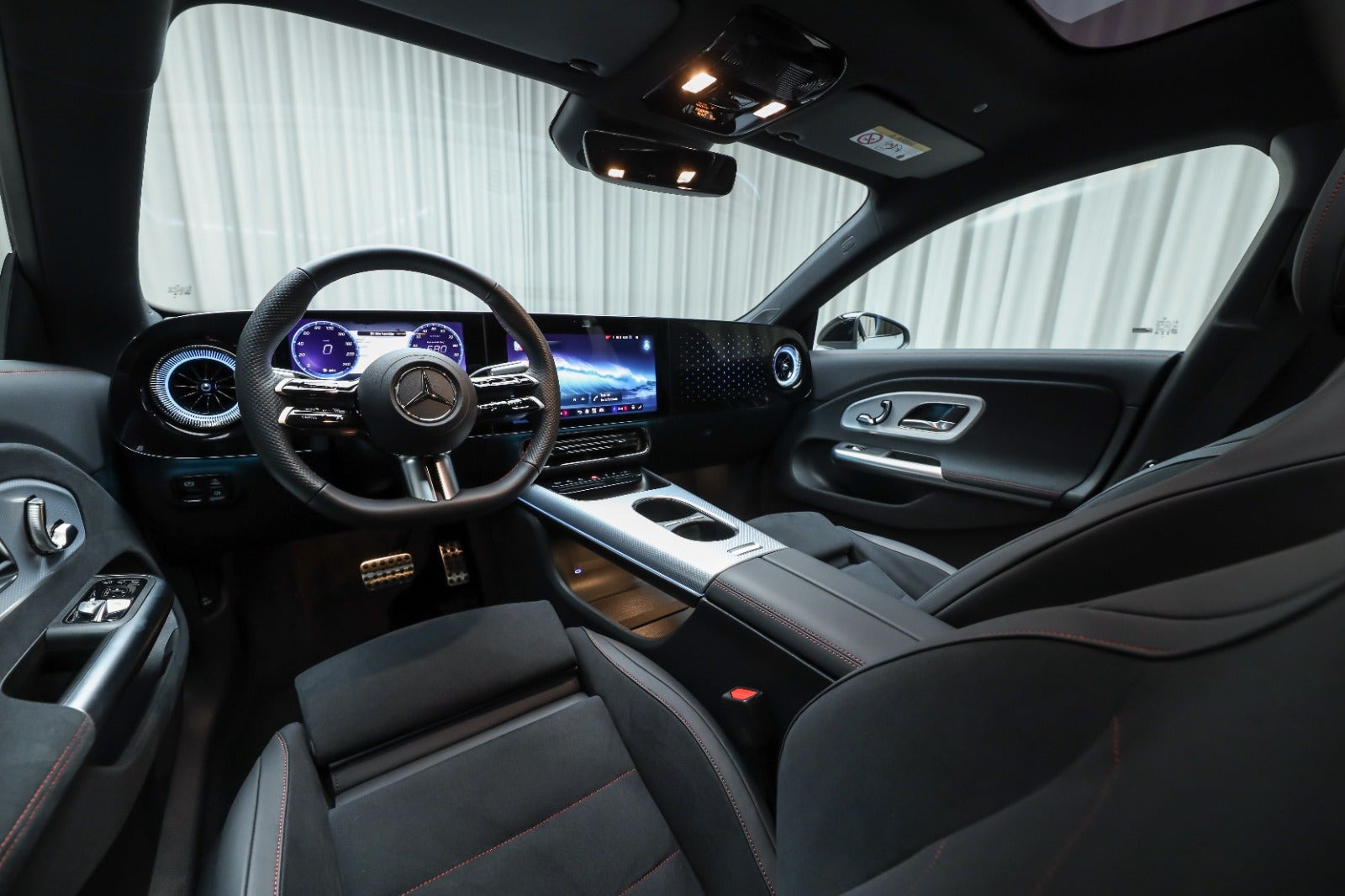 Grå Mercedes CLA250+ fra 2025