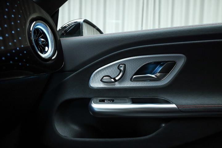 Grå Mercedes CLA250+ fra 2025
