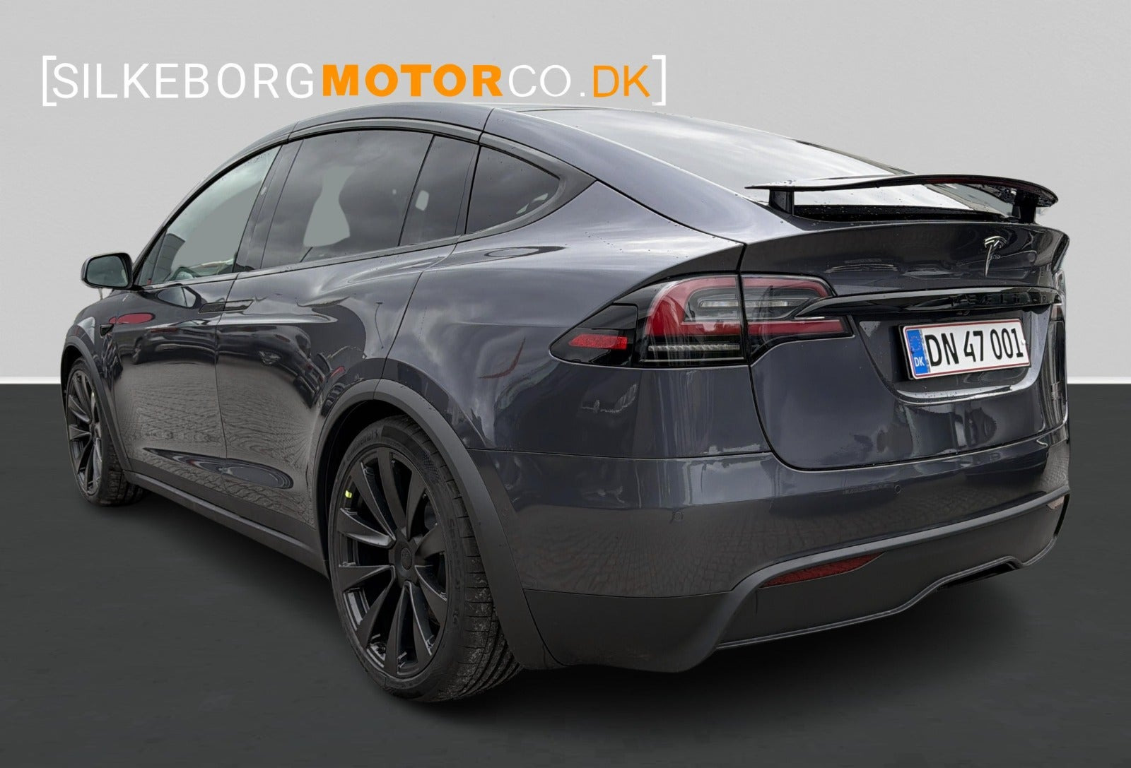Grå Tesla Model X fra 2023