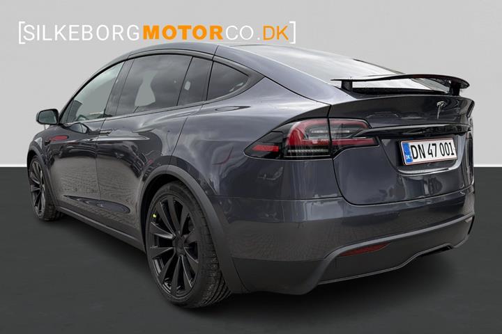 Grå Tesla Model X fra 2023
