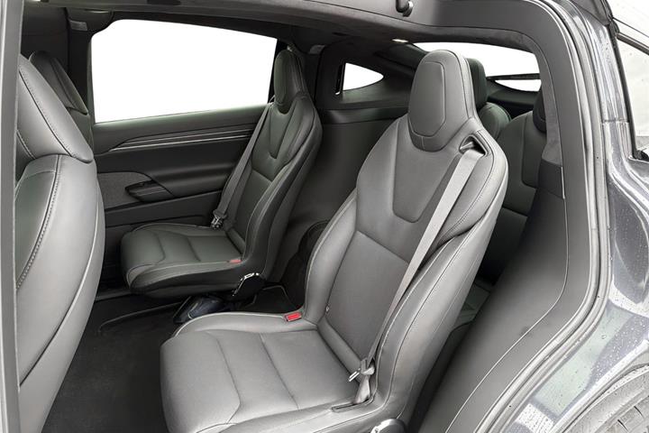 Grå Tesla Model X fra 2023