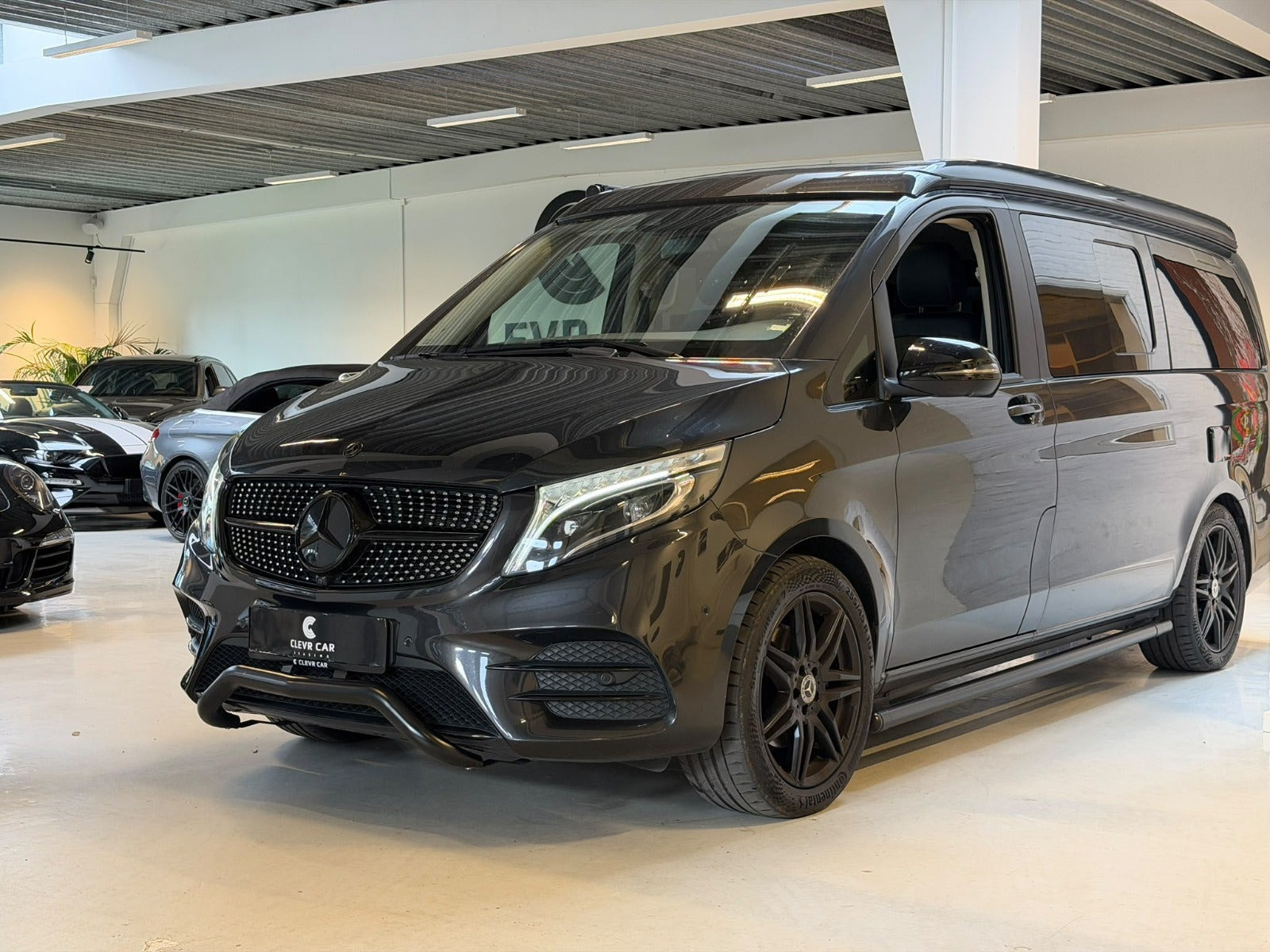 Sort Mercedes V300 d fra 2020