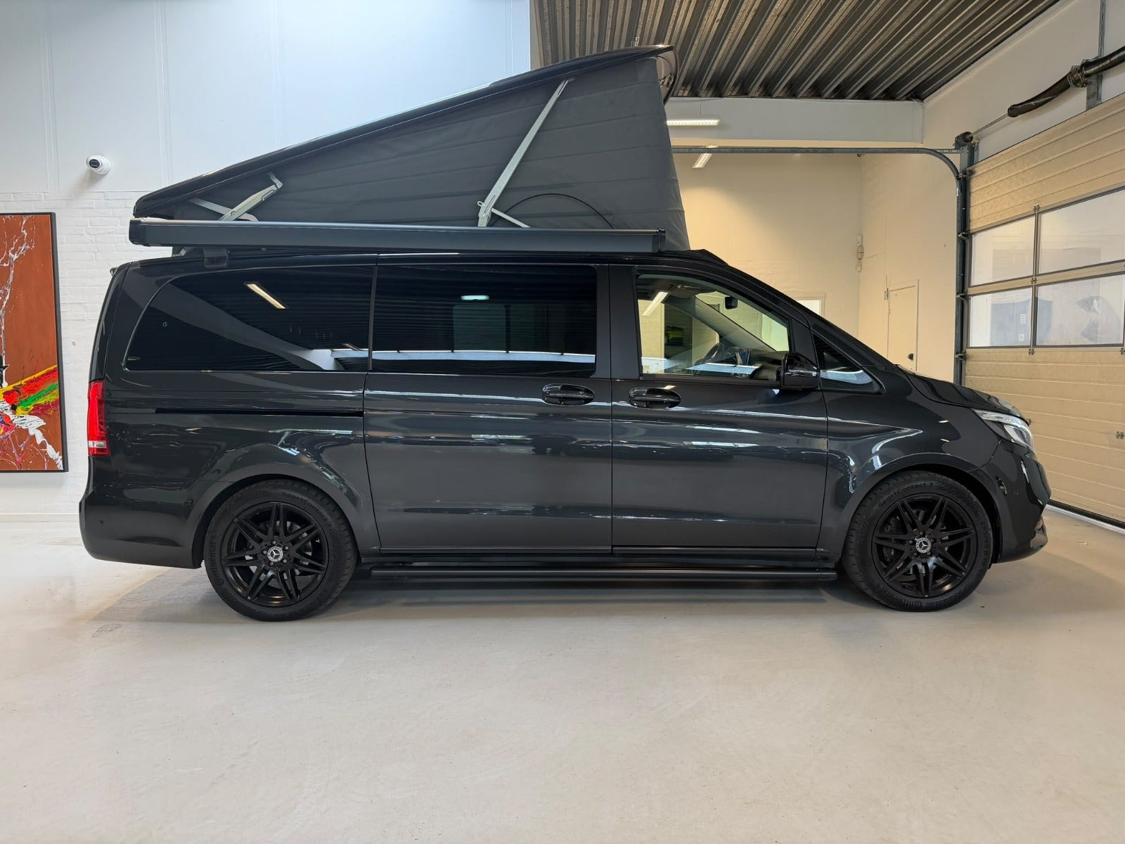 Sort Mercedes V300 d fra 2020