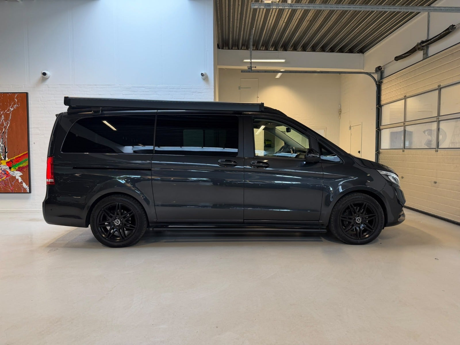 Sort Mercedes V300 d fra 2020