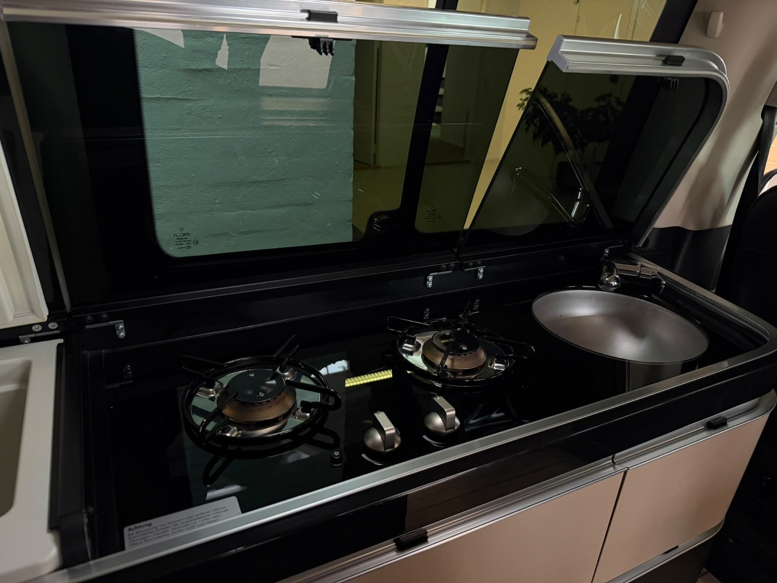 Sort Mercedes V300 d fra 2020