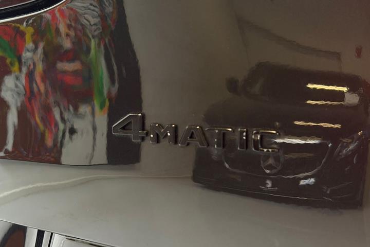 Sort Mercedes V300 d fra 2020