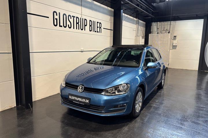 Blå VW Golf VII fra 2016