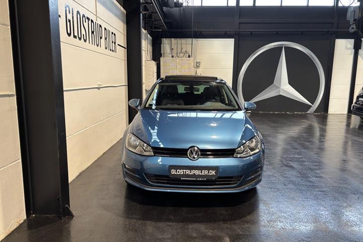 Blå VW Golf VII fra 2016