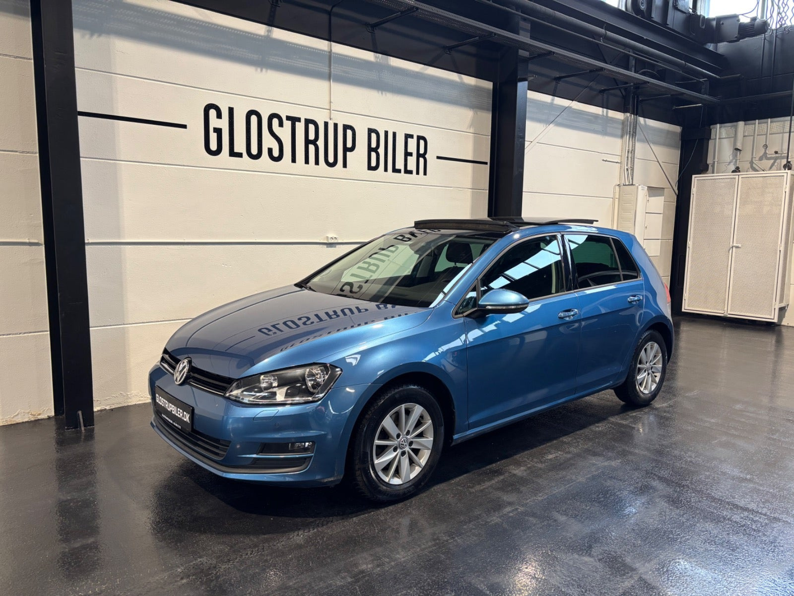 Blå VW Golf VII fra 2016