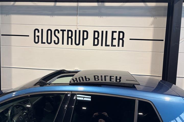 Blå VW Golf VII fra 2016