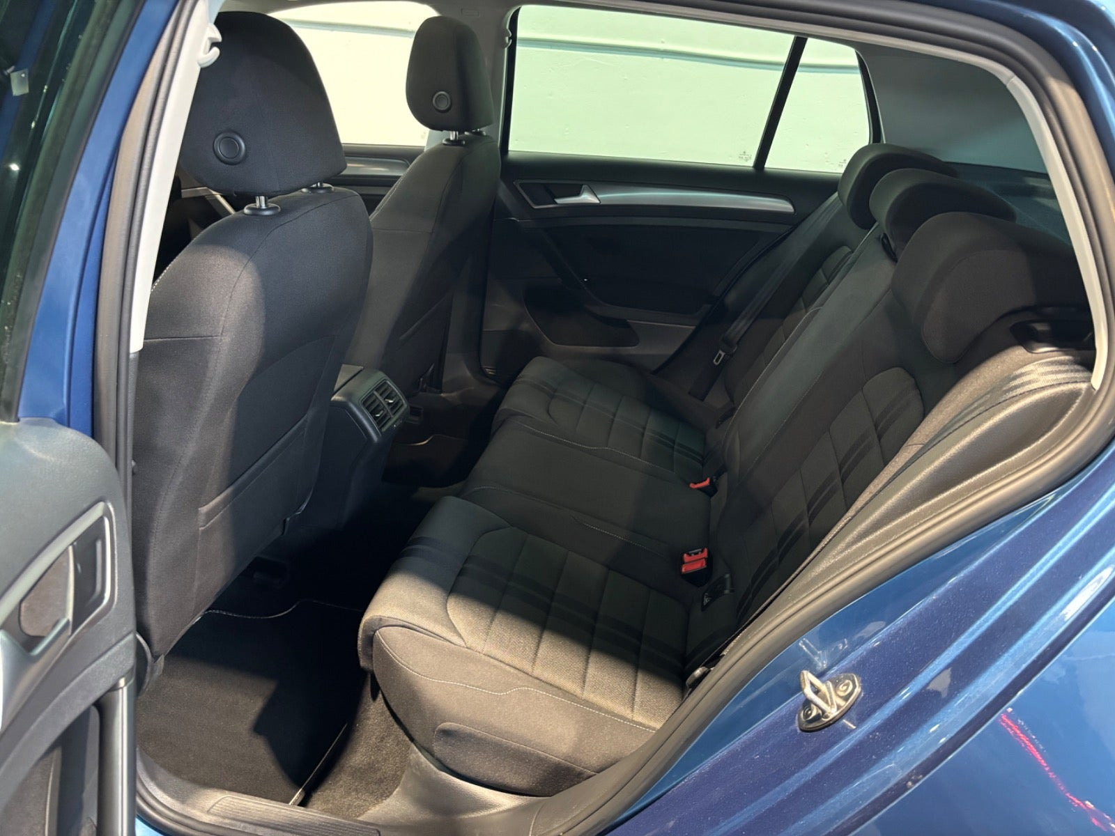 Blå VW Golf VII fra 2016