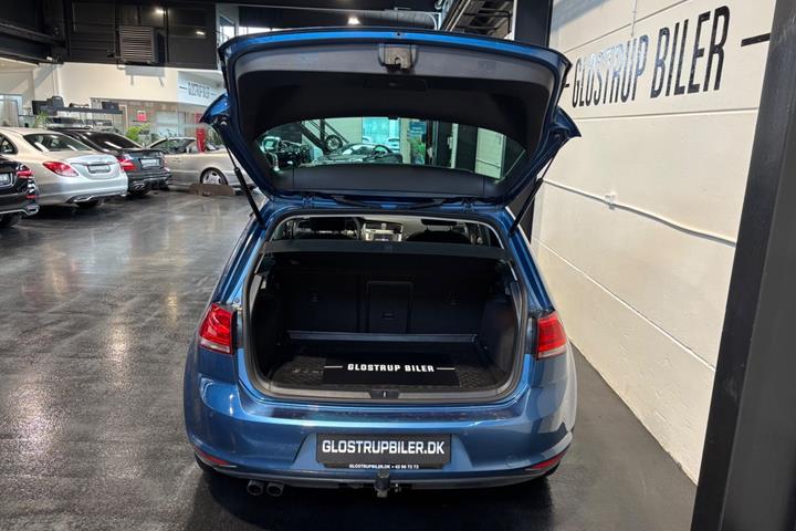 Blå VW Golf VII fra 2016