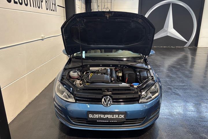 Blå VW Golf VII fra 2016