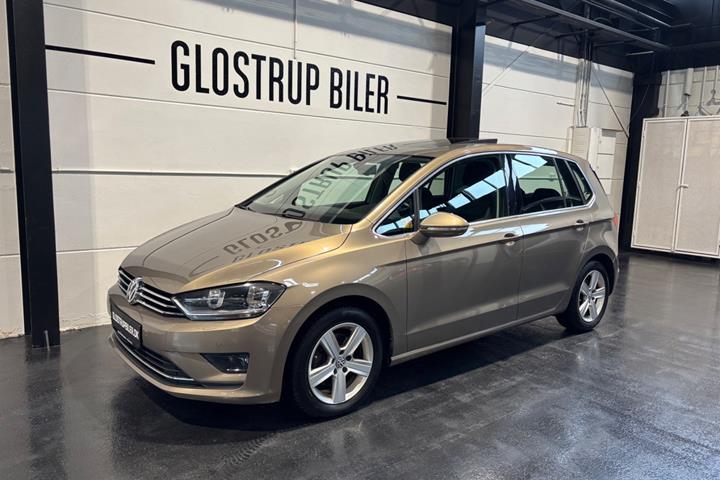Beige VW Golf Sportsvan fra 2016