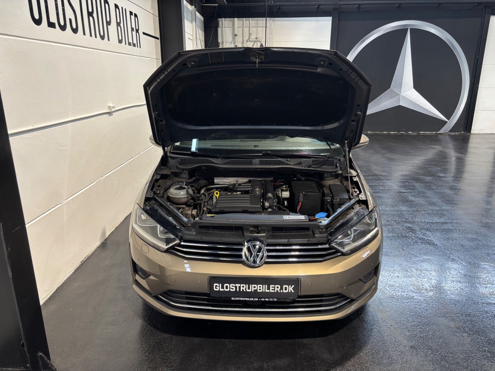 Beige VW Golf Sportsvan fra 2016