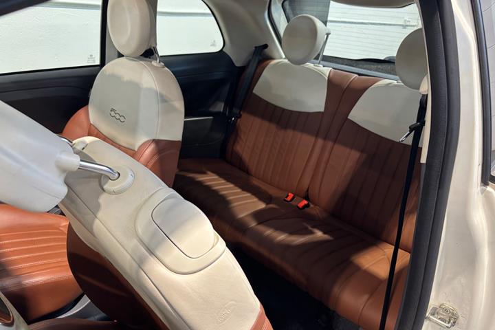 Hvid Fiat 500 fra 2014