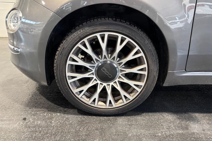 Grå Fiat 500 fra 2020