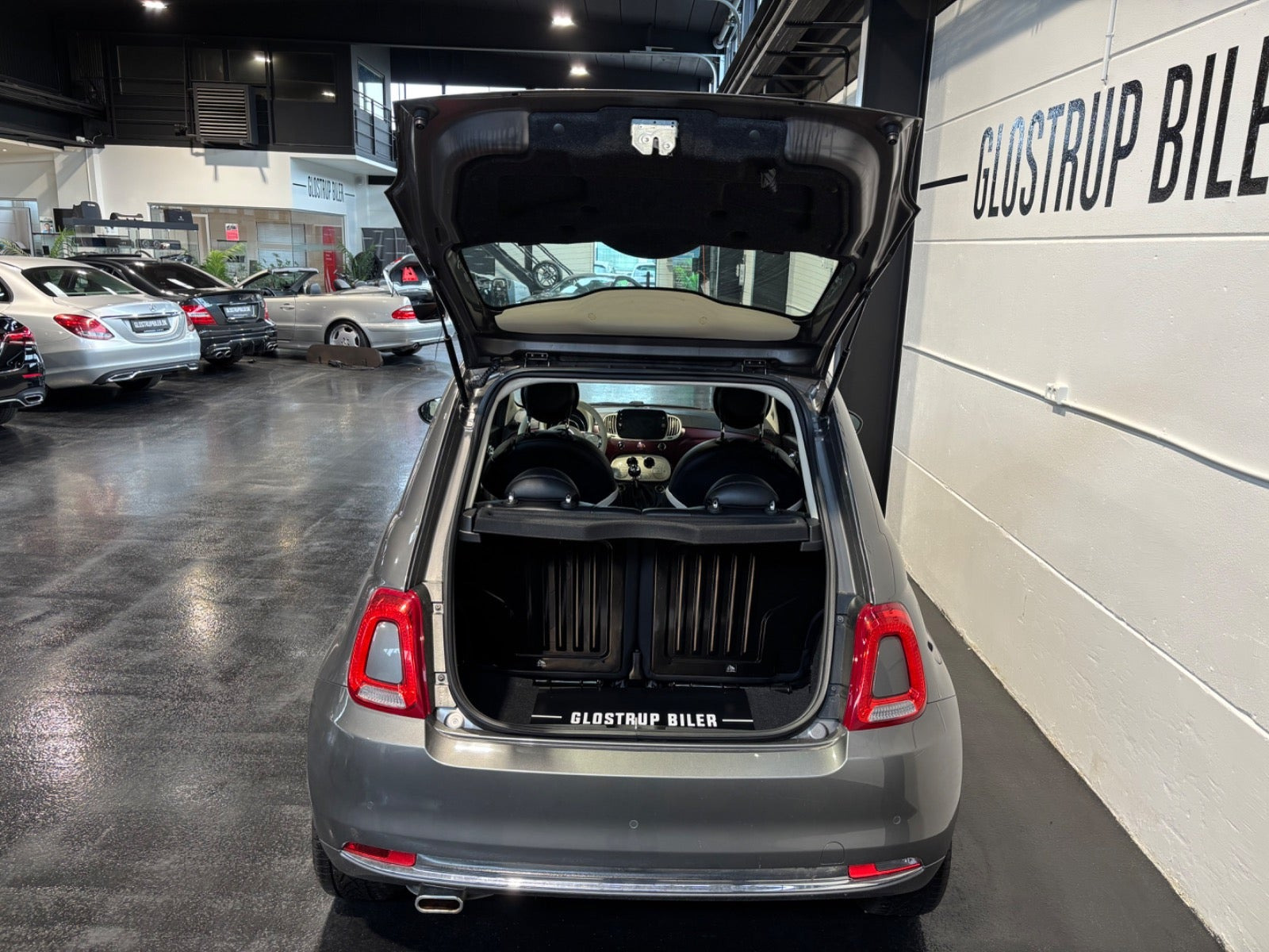 Grå Fiat 500 fra 2020