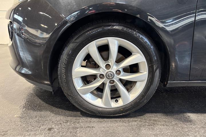 Sort Opel Adam fra 2013