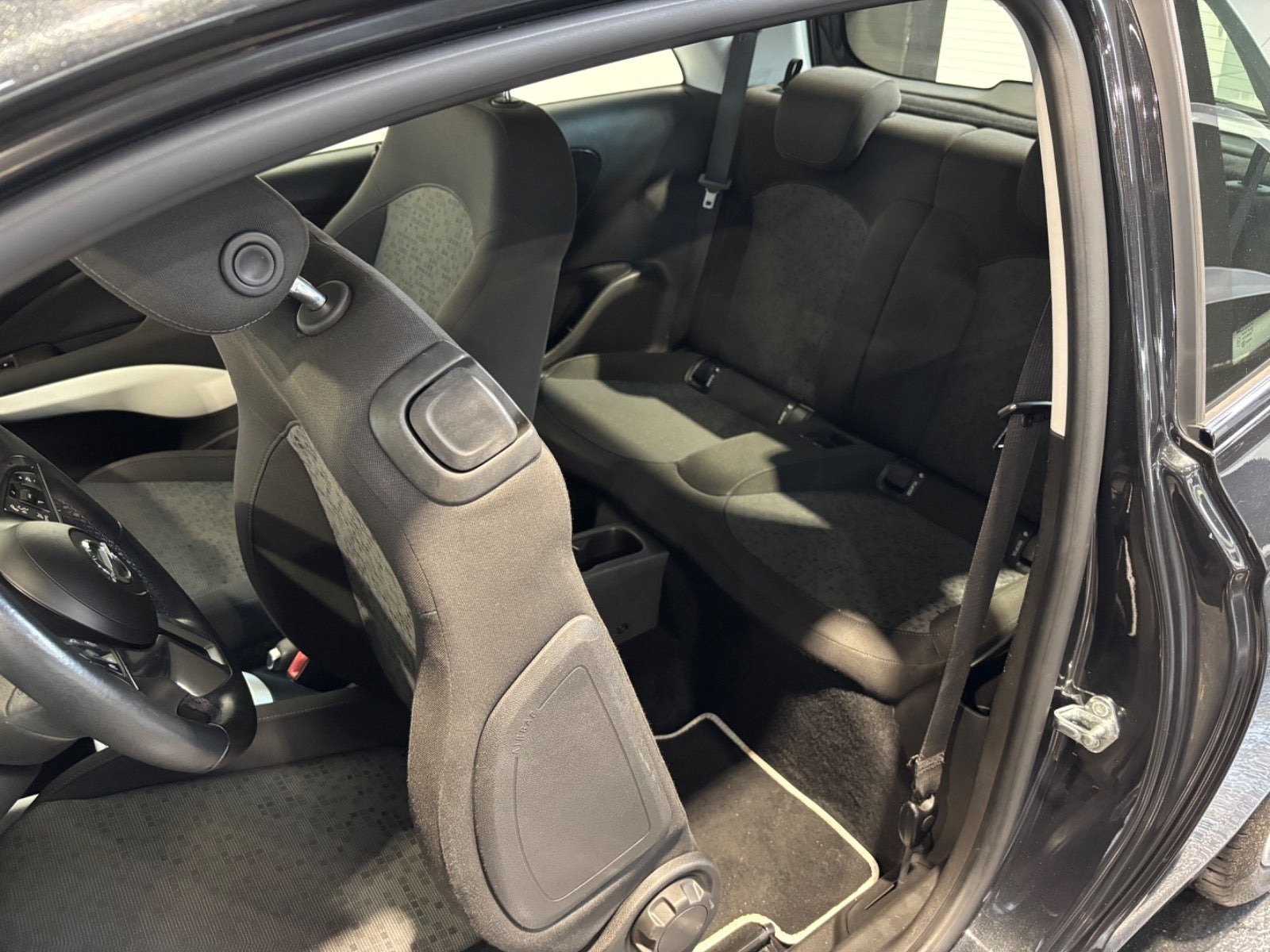 Sort Opel Adam fra 2013