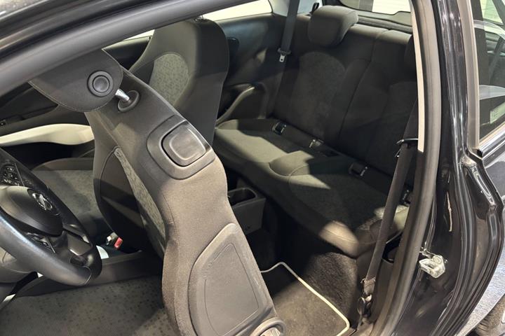 Sort Opel Adam fra 2013
