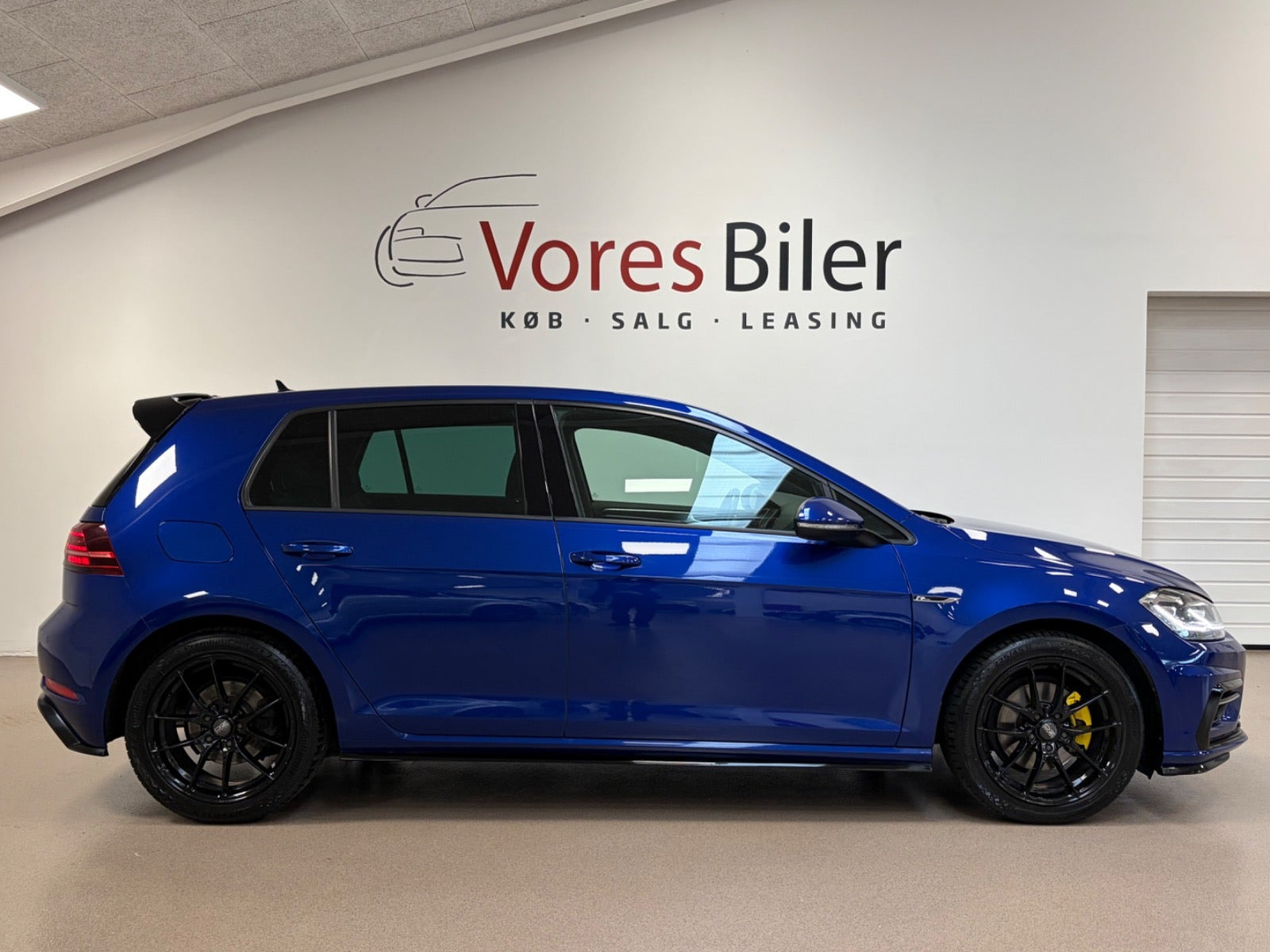 Blå VW Golf VII fra 2019
