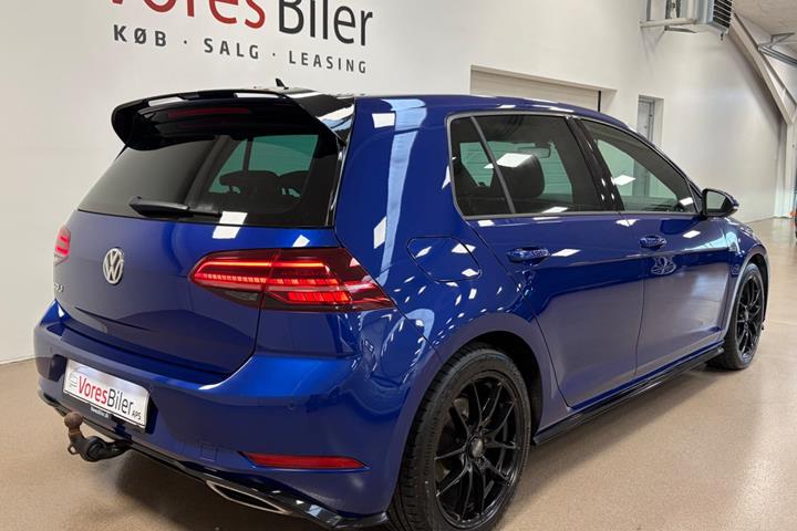 Blå VW Golf VII fra 2019