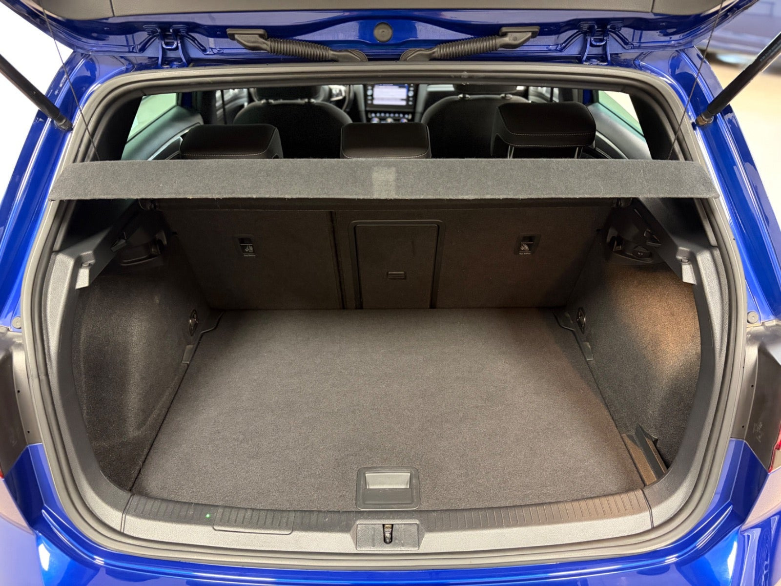Blå VW Golf VII fra 2019
