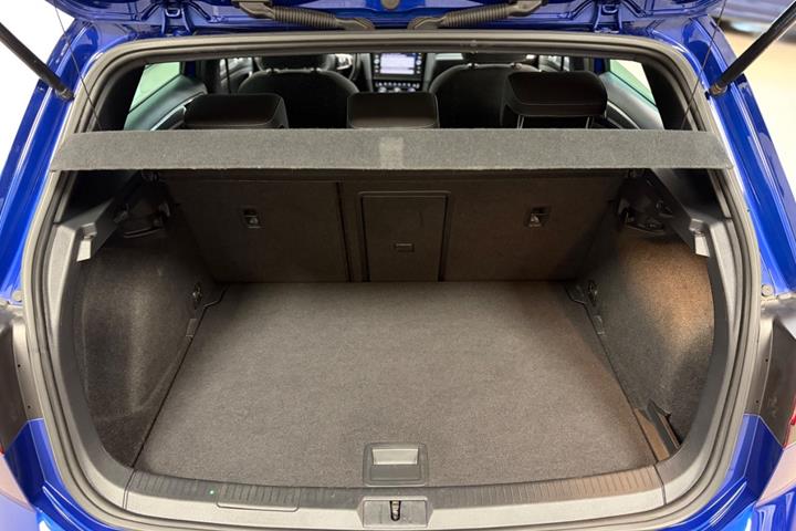 Blå VW Golf VII fra 2019