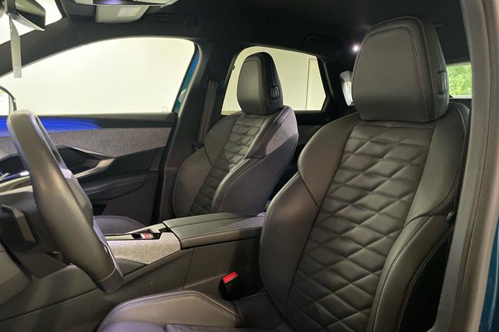 Grøn Peugeot e-3008 fra 2024
