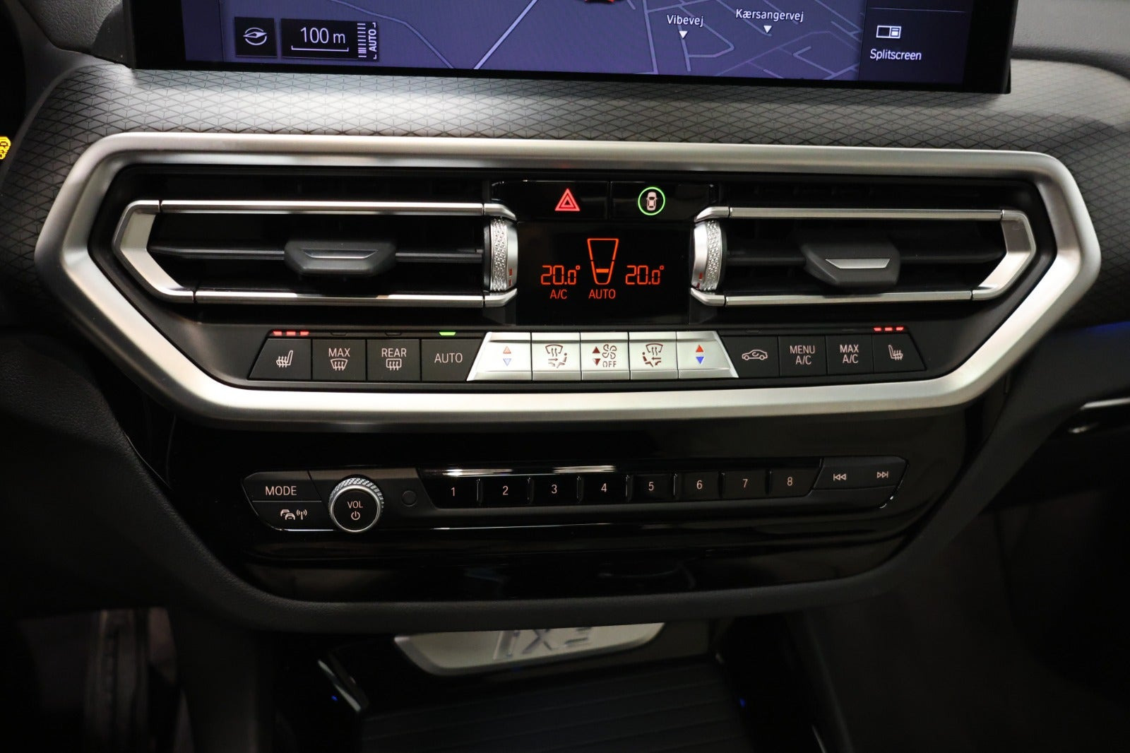 Grå BMW iX3 fra 2023
