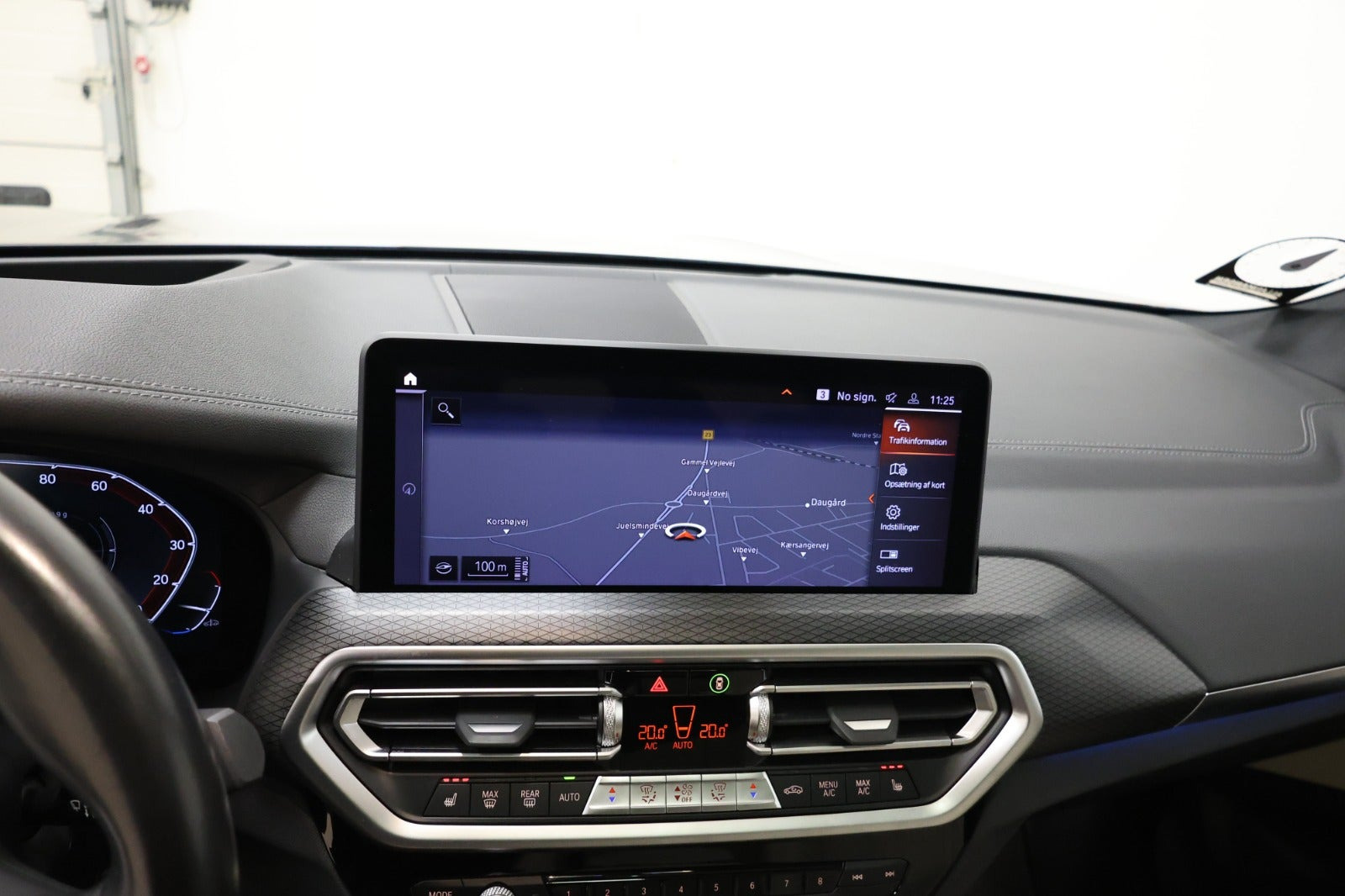Grå BMW iX3 fra 2023