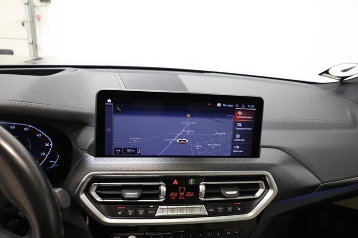 Grå BMW iX3 fra 2023