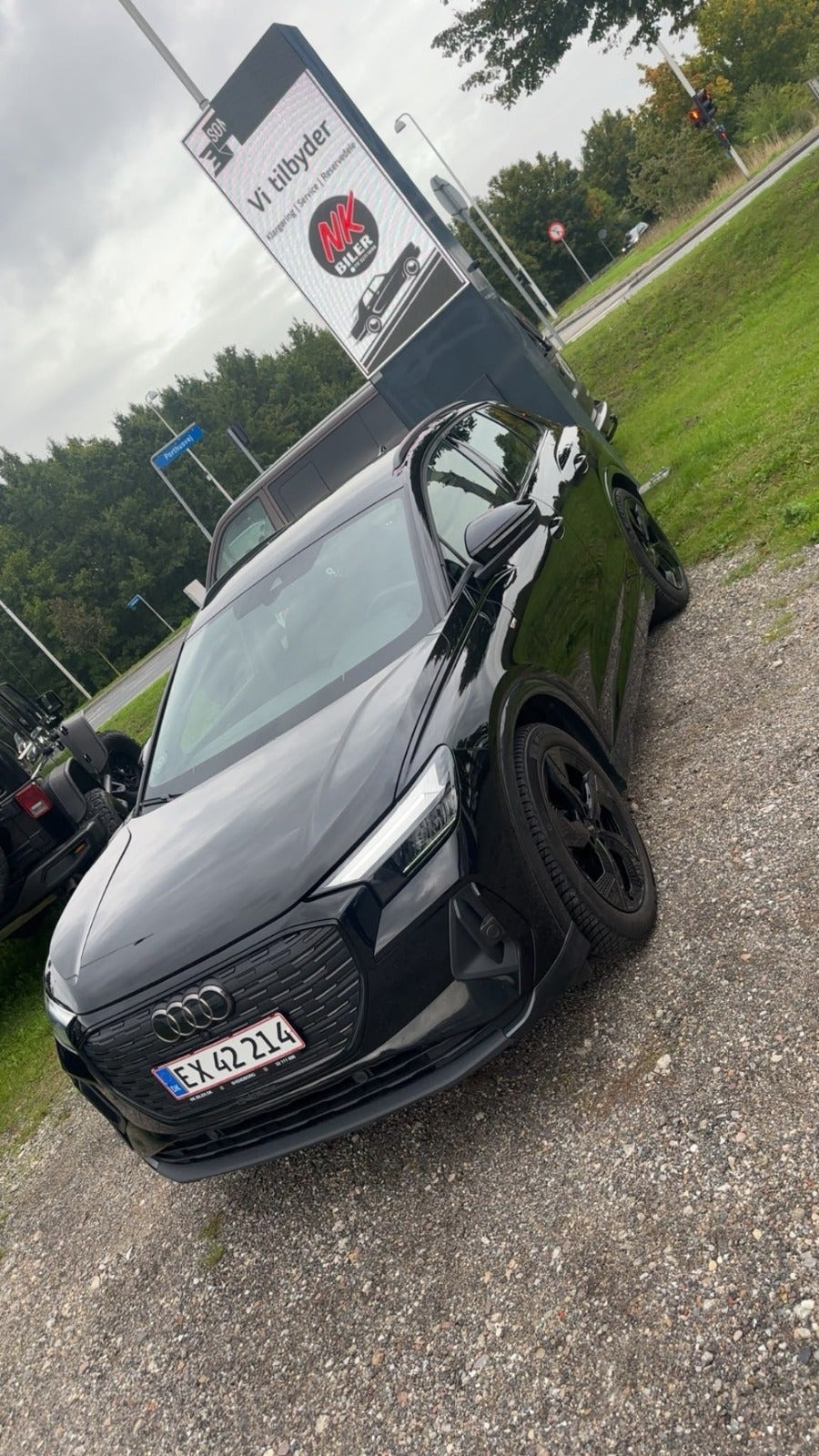Grå Audi Q4 e-tron fra 2023
