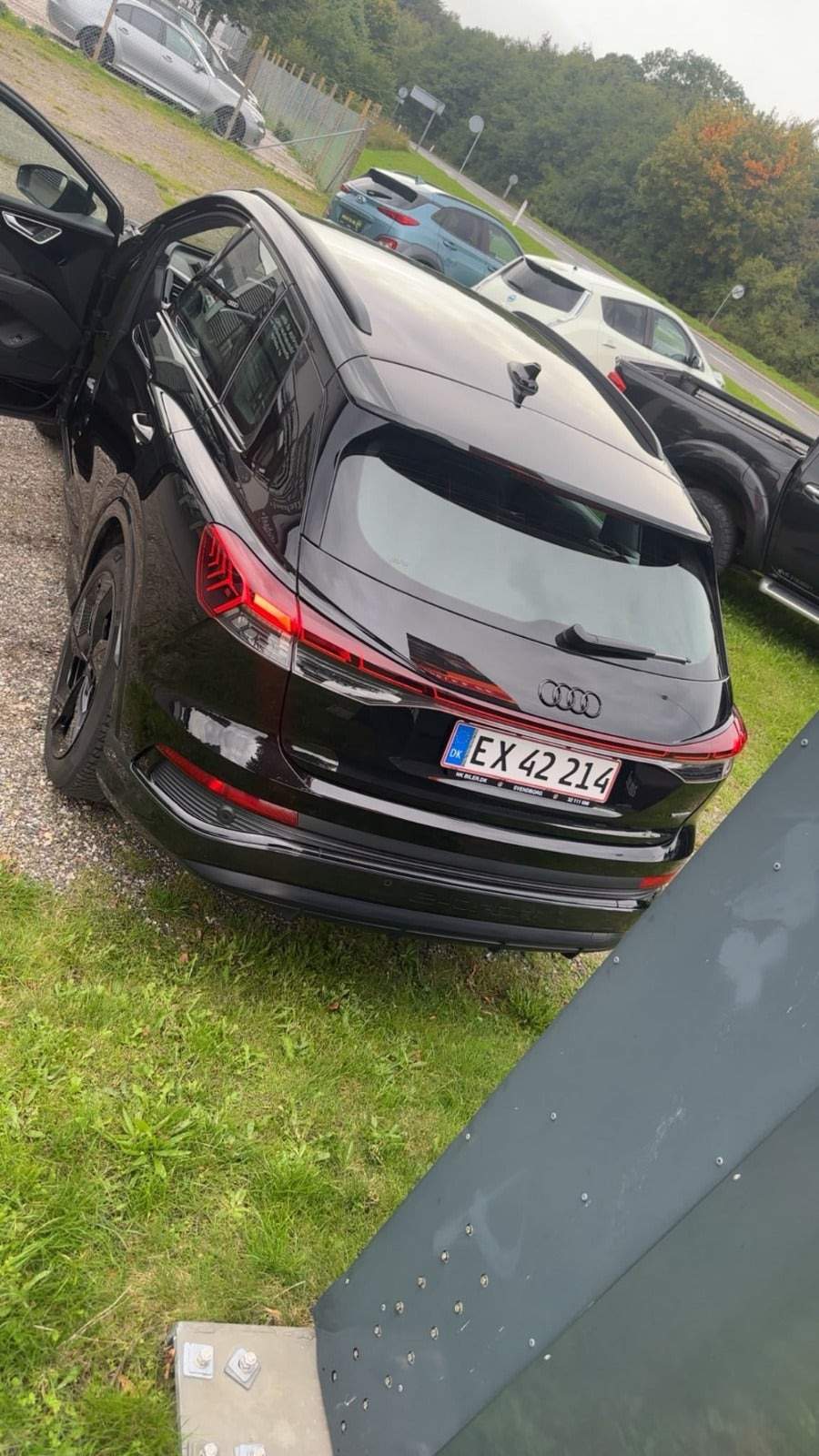 Grå Audi Q4 e-tron fra 2023