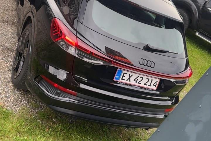 Grå Audi Q4 e-tron fra 2023
