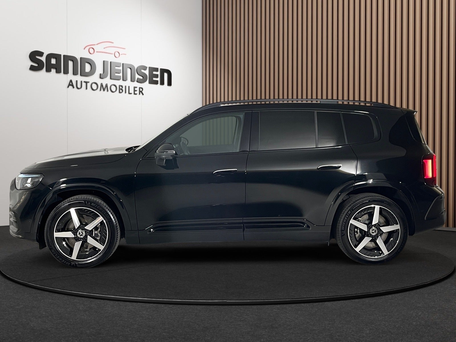 Sort Mercedes GLB250+ fra 2026