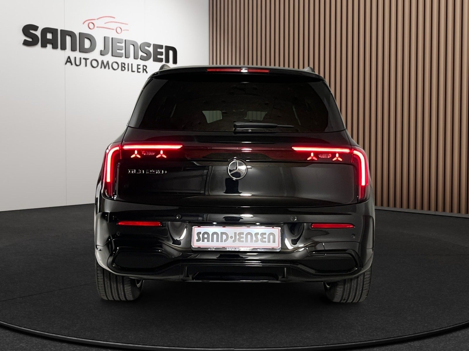 Sort Mercedes GLB250+ fra 2026