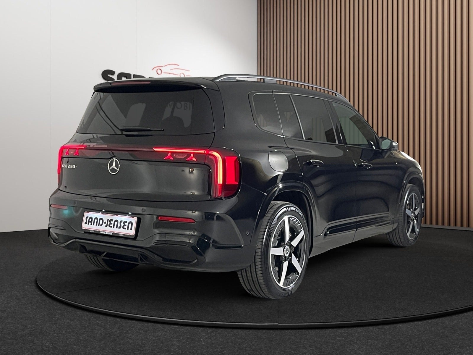 Sort Mercedes GLB250+ fra 2026