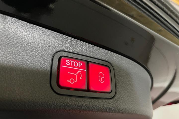 Sort Mercedes GLB250+ fra 2026