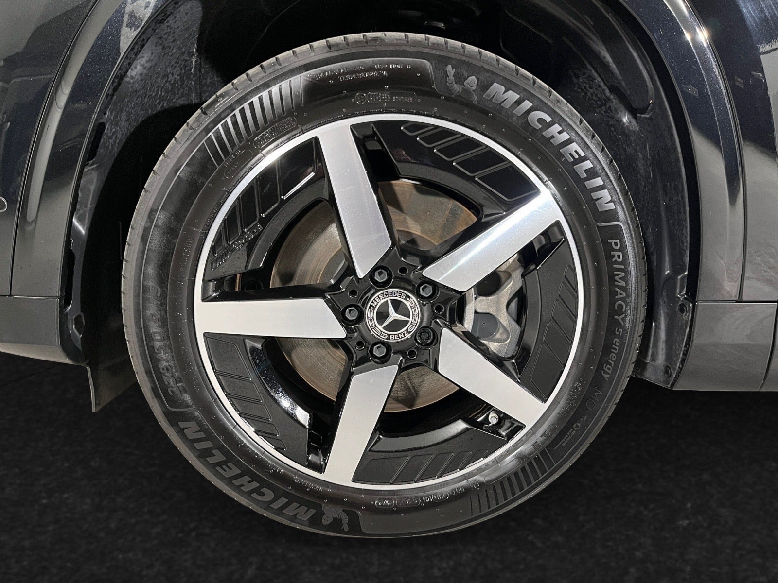 Sort Mercedes GLB250+ fra 2026