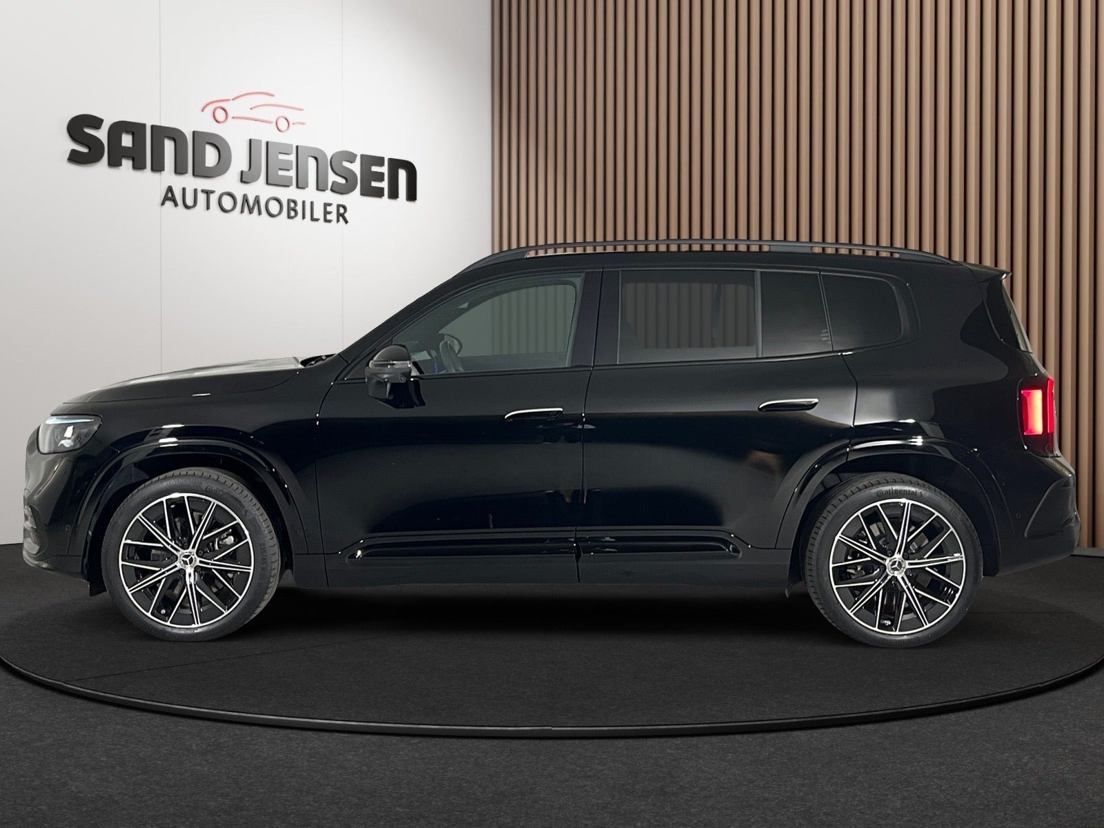Sort Mercedes GLB250+ fra 2026