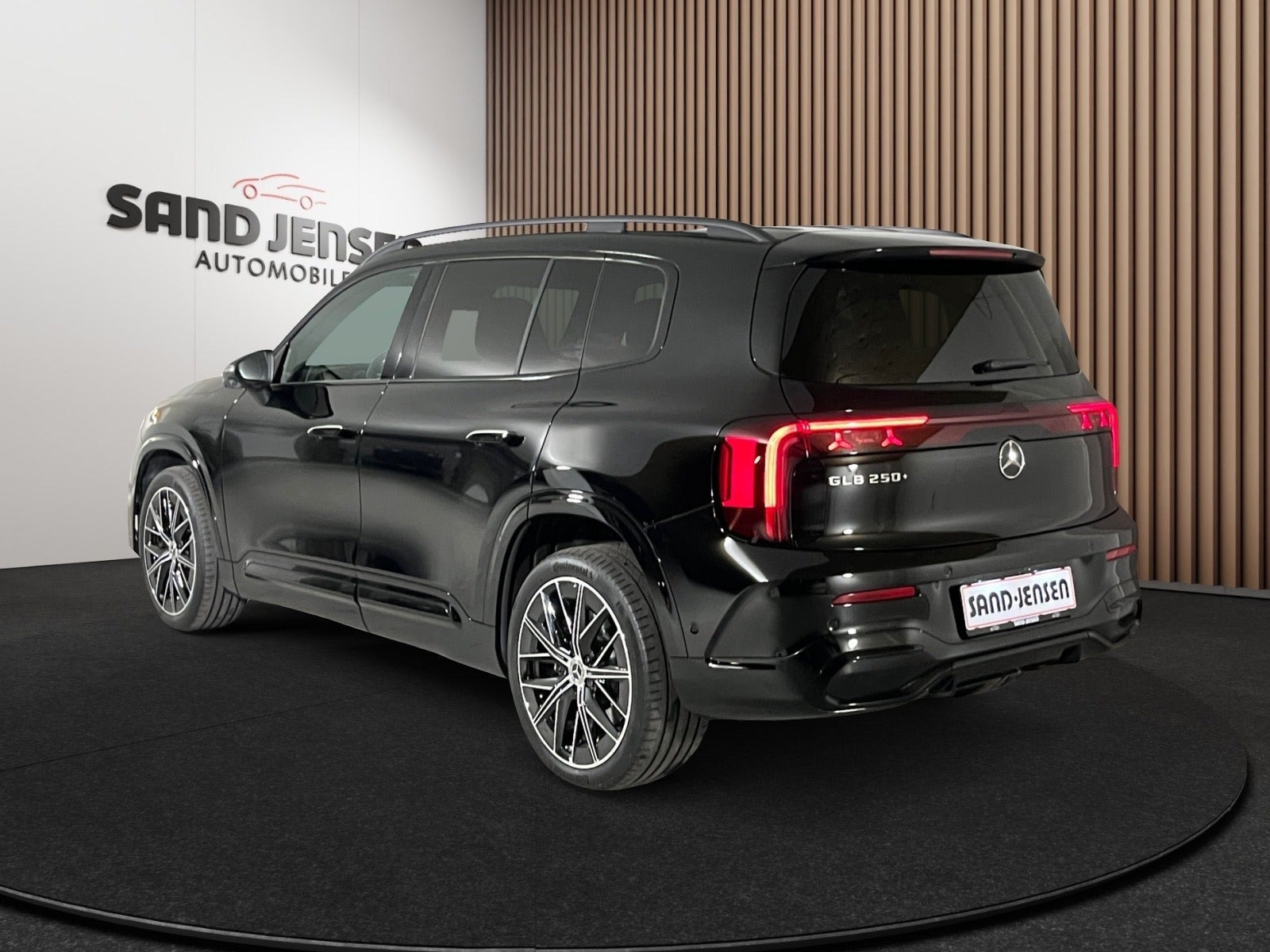 Sort Mercedes GLB250+ fra 2026