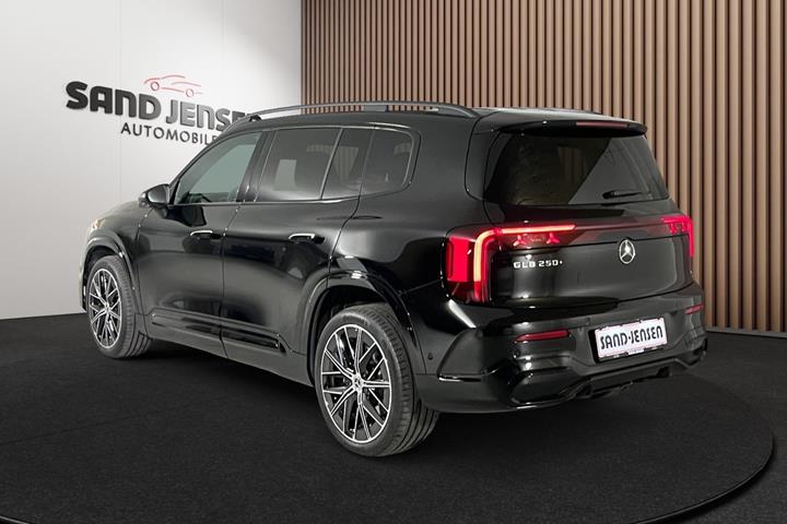 Sort Mercedes GLB250+ fra 2026