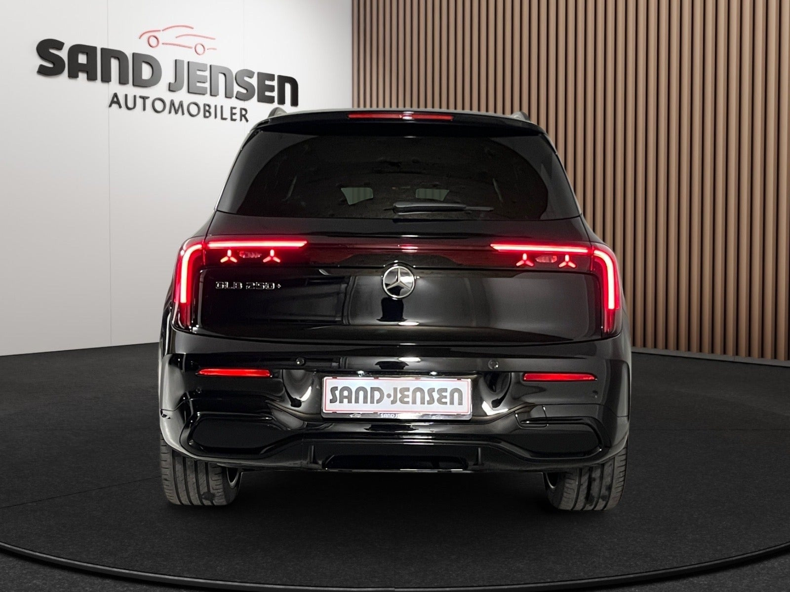 Sort Mercedes GLB250+ fra 2026