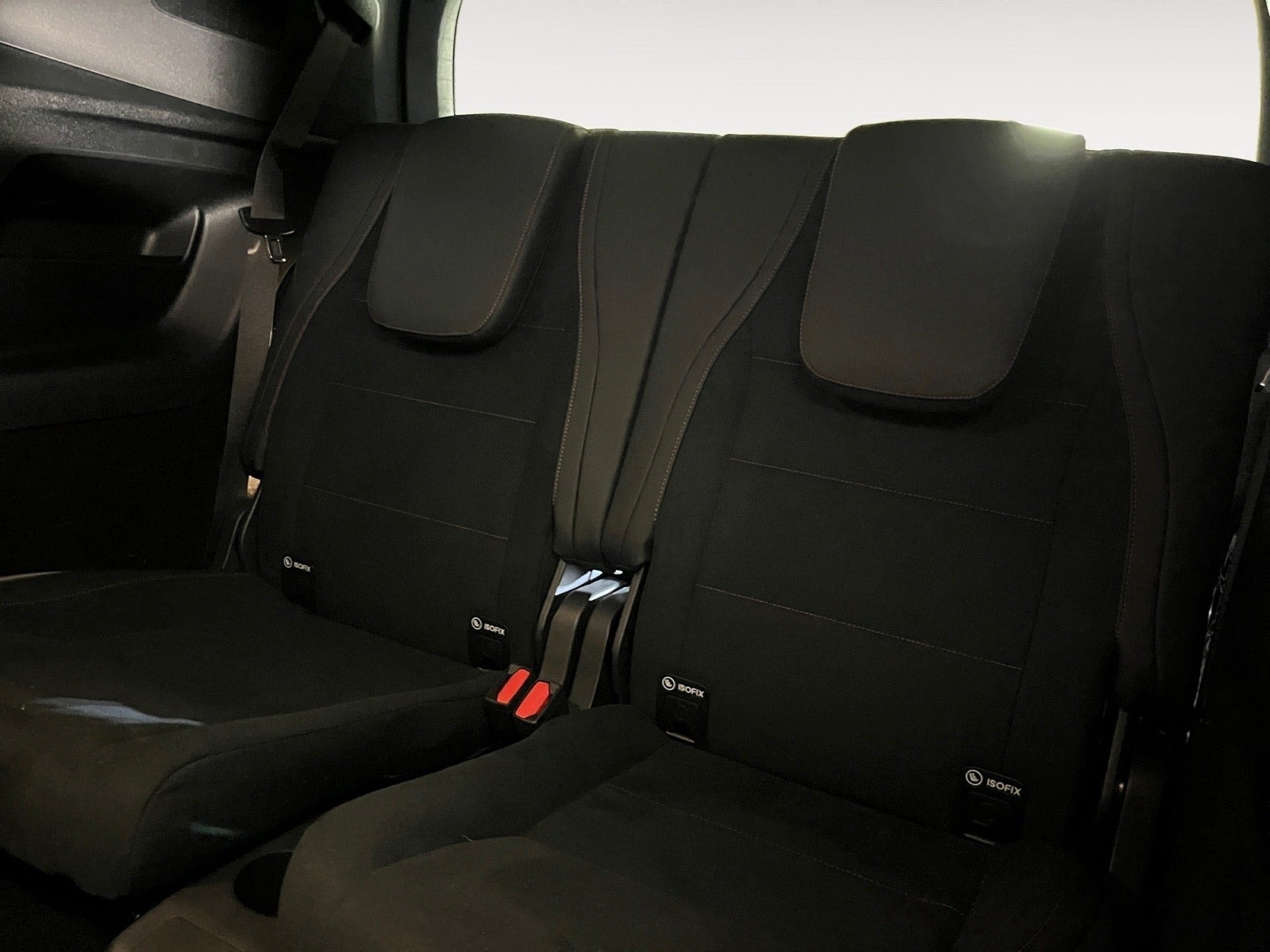 Sort Mercedes GLB250+ fra 2026