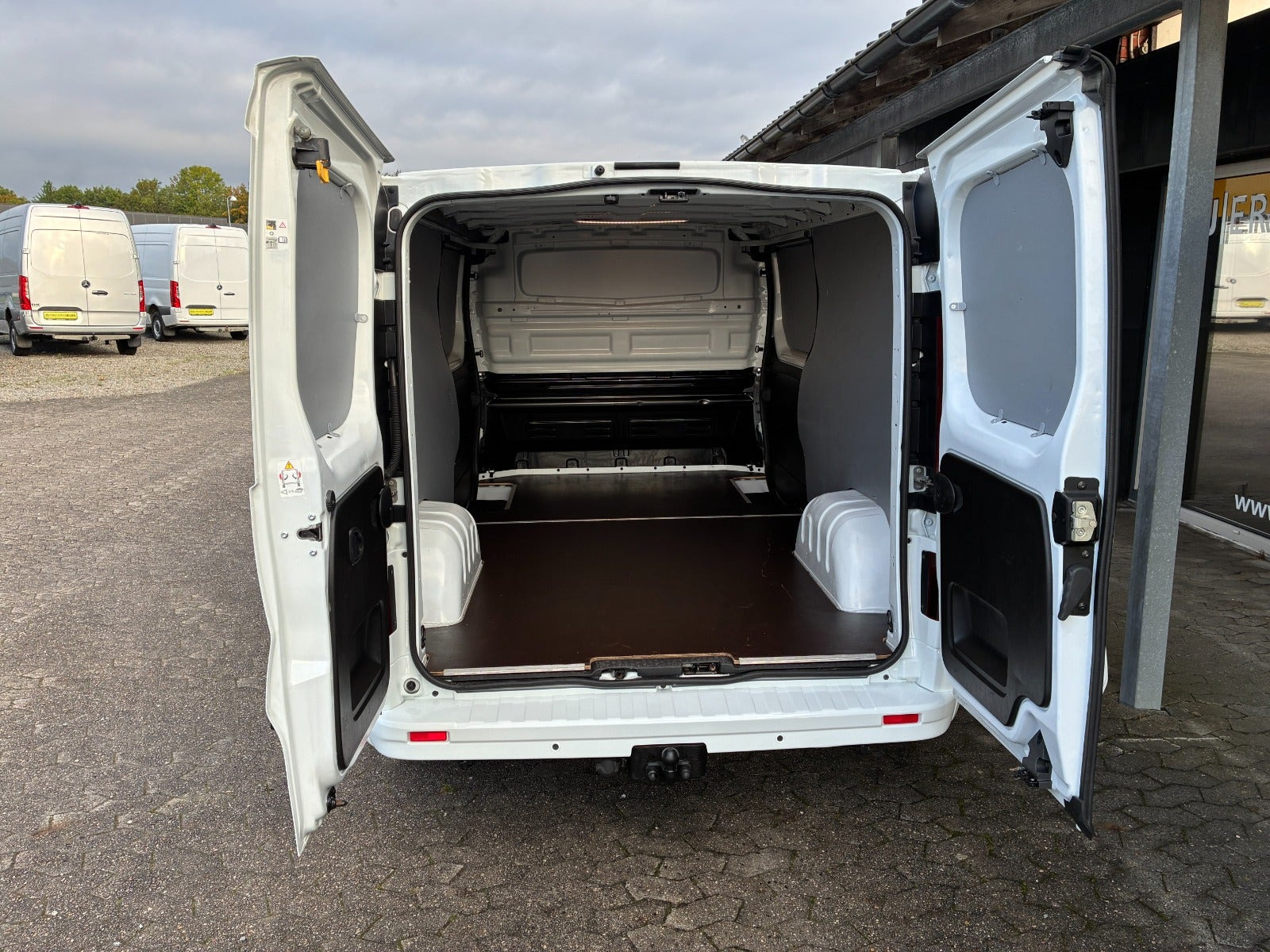 Hvid Renault Trafic fra 2022