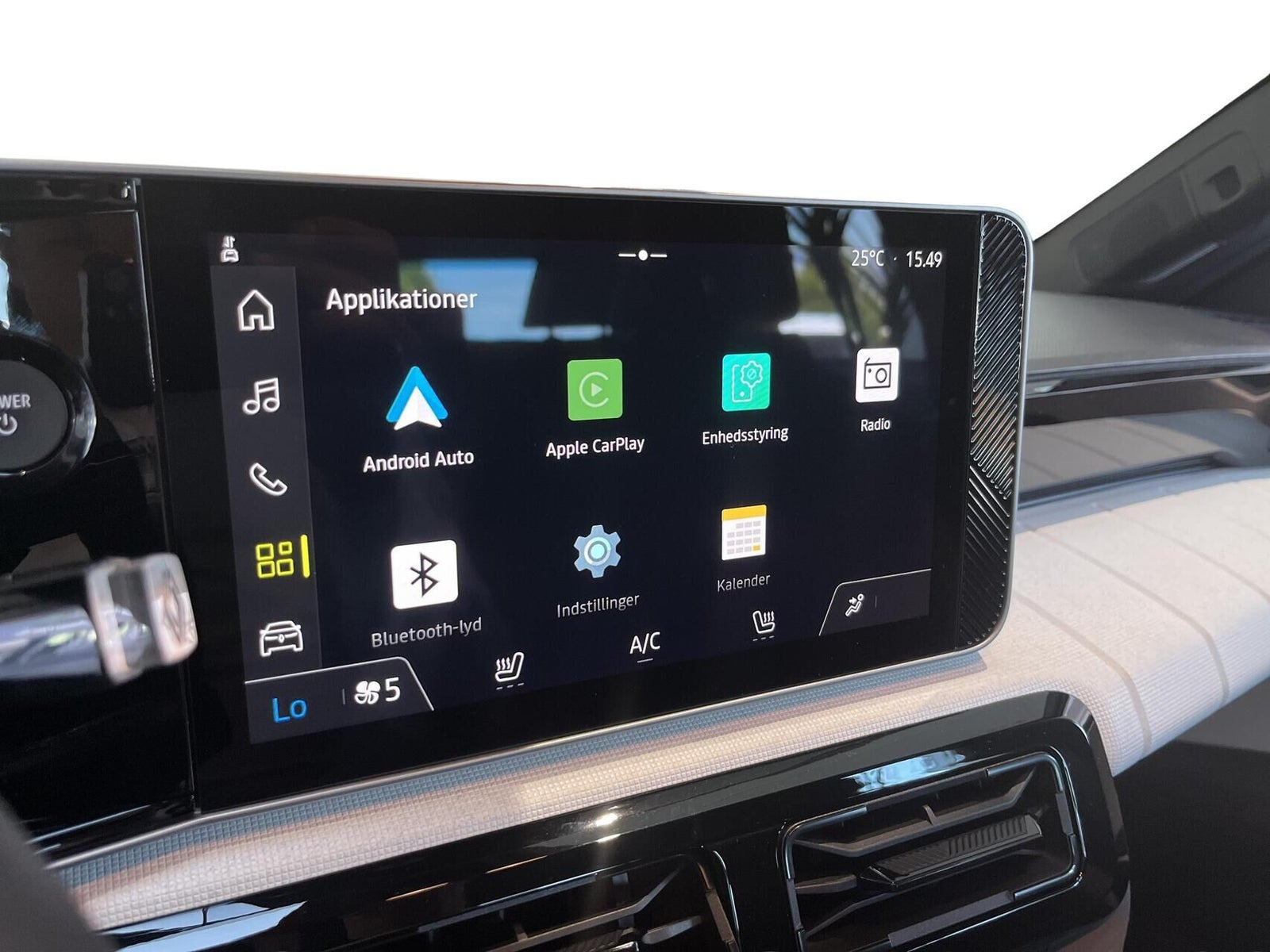 Grøn Renault 5 E-Tech fra 2025